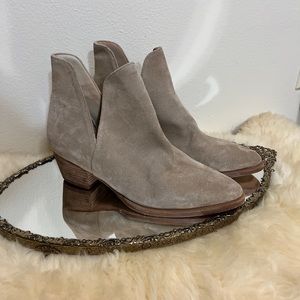 FREE PEOPLE CHARM DOUBLE V ANKLE BOOT in Beige Suede leather size women 38.5